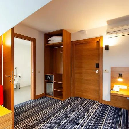 Western Terminus Hotell 4*