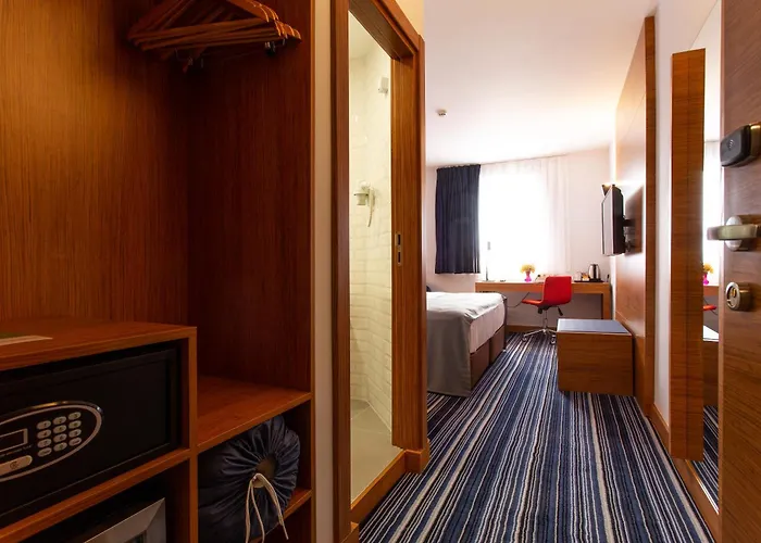 Western Terminus Hotell 4*