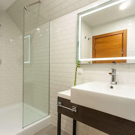 Western Terminus Otel 4*