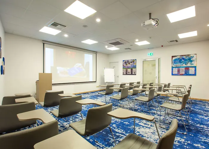 Western Terminus Хотел